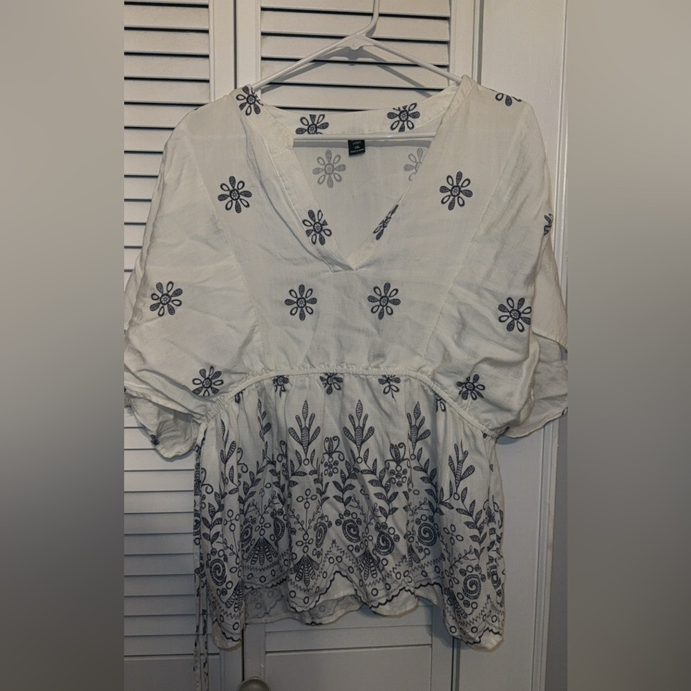 SHEIN White and Black Embroidered Blouse